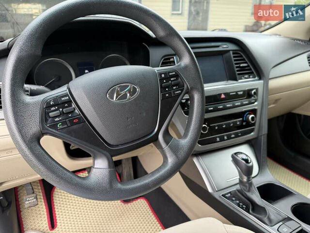 Красный Хендай Соната, объемом двигателя 1.6 л и пробегом 70 тыс. км за 12000 $, фото 13 на Automoto.ua