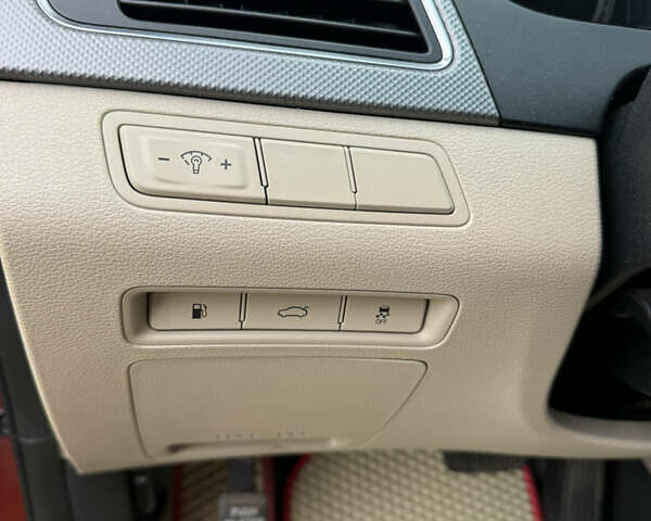 Красный Хендай Соната, объемом двигателя 1.6 л и пробегом 70 тыс. км за 12000 $, фото 19 на Automoto.ua