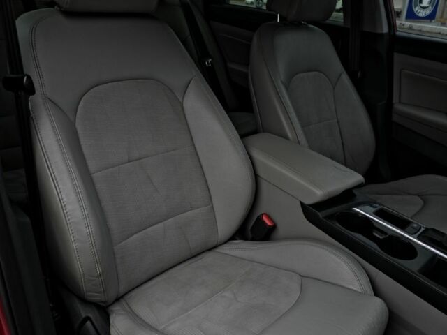 Червоний Хендай Соната, об'ємом двигуна 2.4 л та пробігом 120 тис. км за 9000 $, фото 11 на Automoto.ua