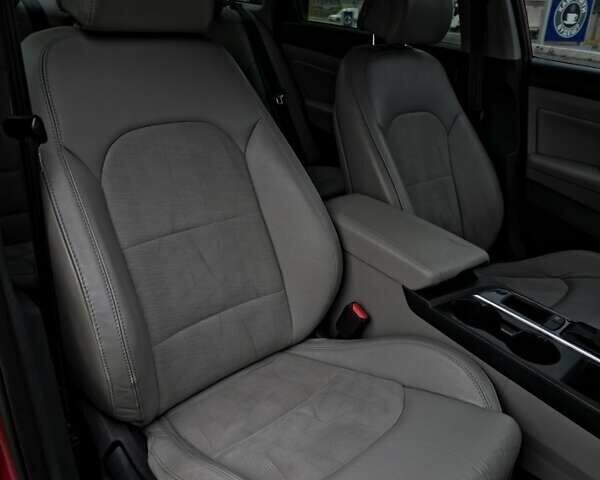 Красный Хендай Соната, объемом двигателя 2.36 л и пробегом 201 тыс. км за 9000 $, фото 9 на Automoto.ua