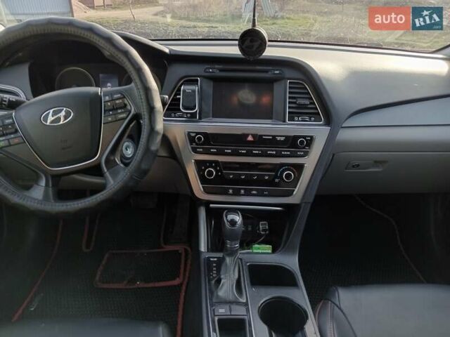 Червоний Хендай Соната, об'ємом двигуна 2.36 л та пробігом 168 тис. км за 9999 $, фото 9 на Automoto.ua