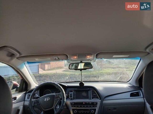 Червоний Хендай Соната, об'ємом двигуна 2.36 л та пробігом 168 тис. км за 9999 $, фото 10 на Automoto.ua