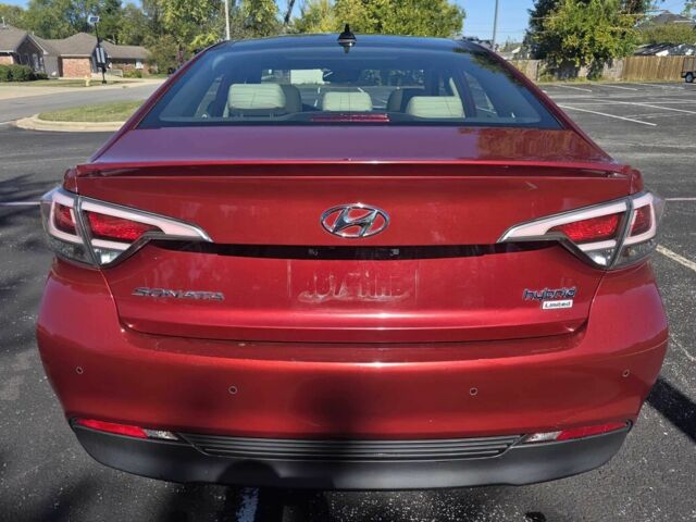 Красный Хендай Соната, объемом двигателя 2 л и пробегом 60 тыс. км за 11000 $, фото 4 на Automoto.ua