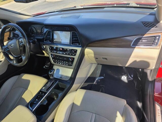 Красный Хендай Соната, объемом двигателя 2 л и пробегом 60 тыс. км за 11000 $, фото 7 на Automoto.ua