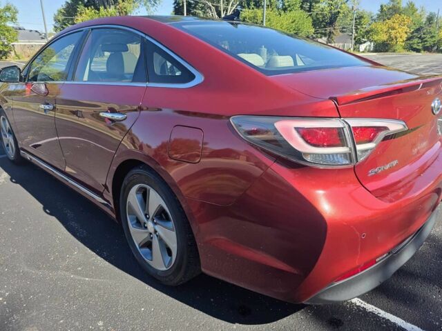 Красный Хендай Соната, объемом двигателя 2 л и пробегом 60 тыс. км за 11000 $, фото 3 на Automoto.ua