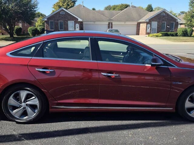 Красный Хендай Соната, объемом двигателя 2 л и пробегом 60 тыс. км за 11000 $, фото 5 на Automoto.ua