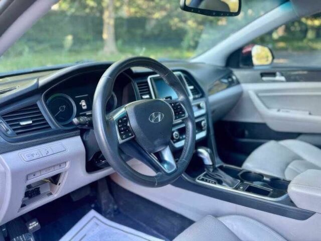 Червоний Хендай Соната, об'ємом двигуна 2 л та пробігом 67 тис. км за 3500 $, фото 8 на Automoto.ua