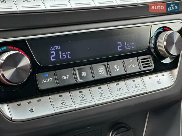 Красный Хендай Соната, объемом двигателя 2.4 л и пробегом 77 тыс. км за 13999 $, фото 4 на Automoto.ua