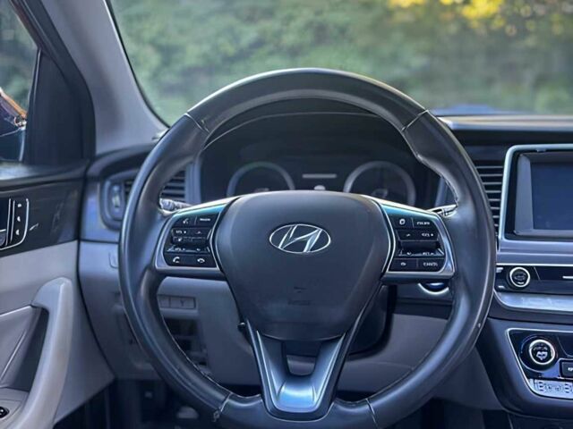 Хендай Соната 2018 у Дніпро (Дніпропетровську) на Automoto.ua Червоний Хендай Соната, об'ємом двигуна 2 л та пробігом 43 тис. км за 3000 $, фото 8 на Automoto.ua