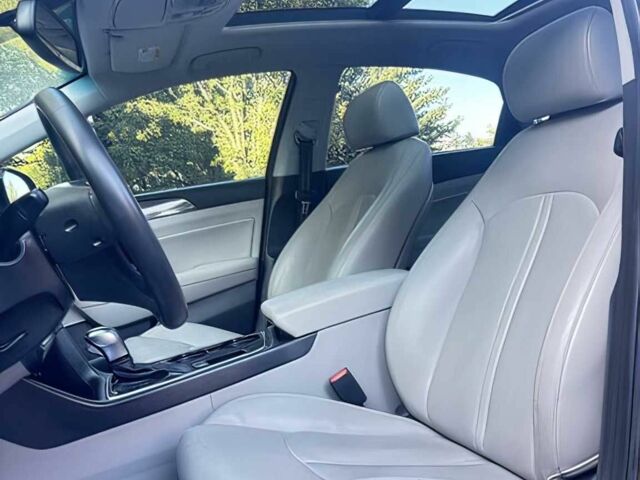 Хендай Соната 2018 у Дніпро (Дніпропетровську) на Automoto.ua Червоний Хендай Соната, об'ємом двигуна 2 л та пробігом 43 тис. км за 3000 $, фото 7 на Automoto.ua
