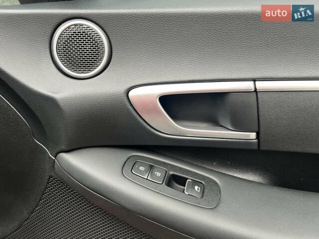 Червоний Хендай Соната, об'ємом двигуна 2.5 л та пробігом 62 тис. км за 19200 $, фото 28 на Automoto.ua