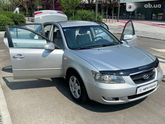 Хендай Соната, об'ємом двигуна 2.4 л та пробігом 266 тис. км за 6490 $, фото 2 на Automoto.ua