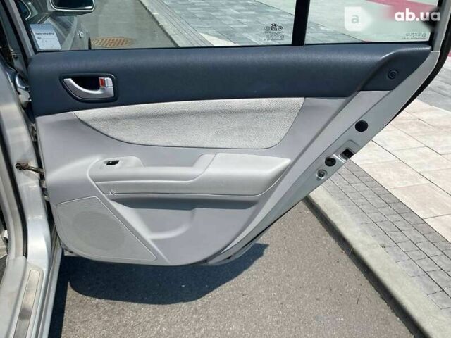 Хендай Соната, об'ємом двигуна 2.4 л та пробігом 266 тис. км за 6490 $, фото 13 на Automoto.ua