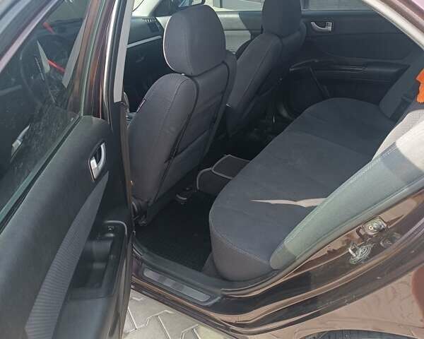 Хендай Соната, объемом двигателя 2 л и пробегом 227 тыс. км за 5500 $, фото 9 на Automoto.ua