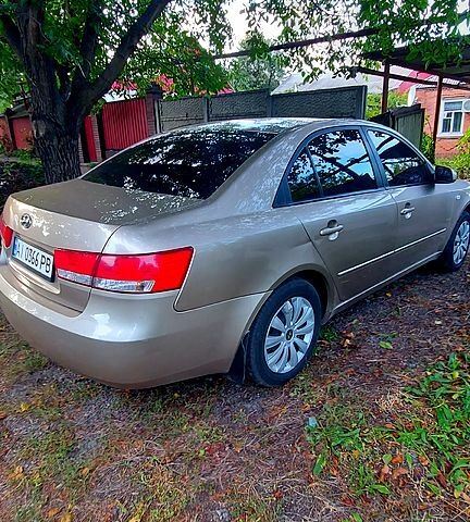 Хендай Соната, об'ємом двигуна 2 л та пробігом 215 тис. км за 5400 $, фото 2 на Automoto.ua