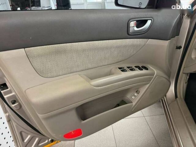 Хендай Соната, об'ємом двигуна 0 л та пробігом 255 тис. км за 4490 $, фото 15 на Automoto.ua