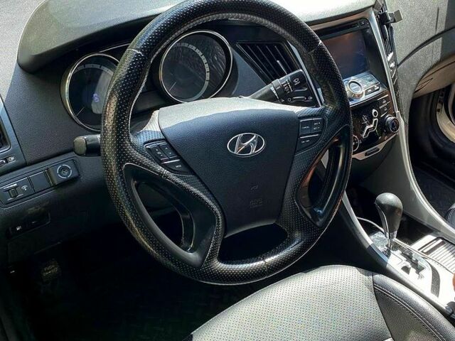 Хендай Соната, об'ємом двигуна 2 л та пробігом 190 тис. км за 11000 $, фото 6 на Automoto.ua