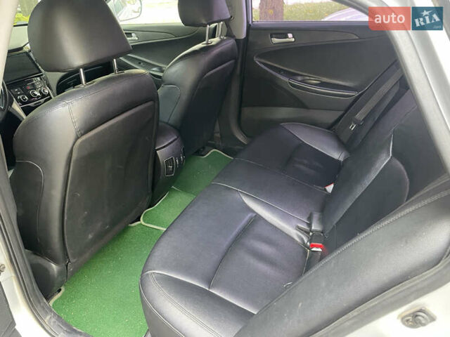 Хендай Соната, об'ємом двигуна 2 л та пробігом 252 тис. км за 6700 $, фото 4 на Automoto.ua