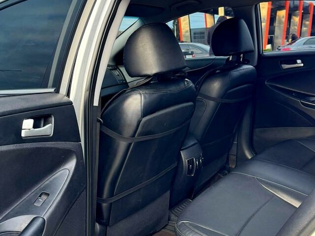 Хендай Соната, об'ємом двигуна 2 л та пробігом 242 тис. км за 7900 $, фото 6 на Automoto.ua