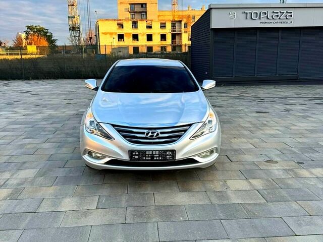 Хендай Соната, об'ємом двигуна 2 л та пробігом 242 тис. км за 7900 $, фото 1 на Automoto.ua