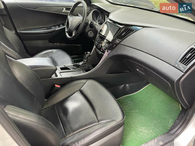 Хендай Соната, об'ємом двигуна 2 л та пробігом 252 тис. км за 6700 $, фото 7 на Automoto.ua