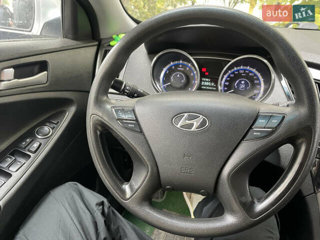 Хендай Соната, об'ємом двигуна 2 л та пробігом 252 тис. км за 6700 $, фото 11 на Automoto.ua