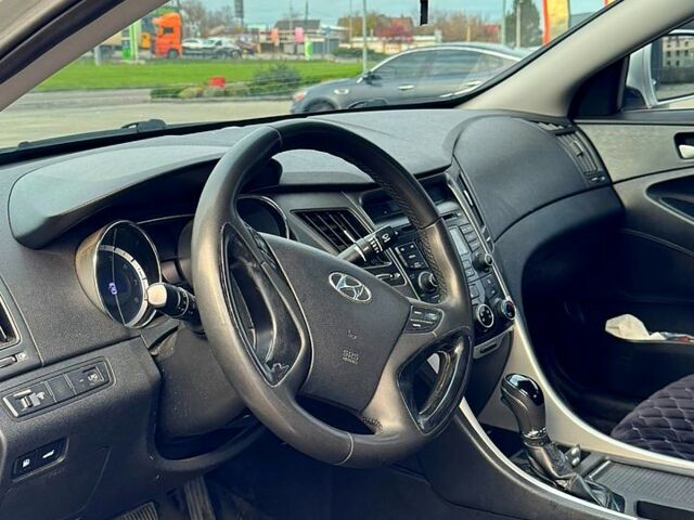 Хендай Соната, об'ємом двигуна 2 л та пробігом 242 тис. км за 7900 $, фото 4 на Automoto.ua