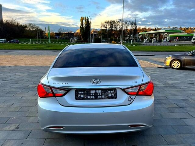 Хендай Соната, об'ємом двигуна 2 л та пробігом 242 тис. км за 7900 $, фото 2 на Automoto.ua