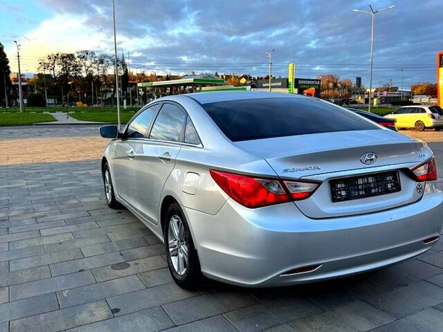 Хендай Соната, об'ємом двигуна 2 л та пробігом 242 тис. км за 7900 $, фото 3 на Automoto.ua