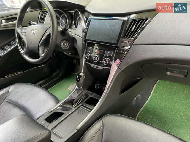 Хендай Соната, об'ємом двигуна 2 л та пробігом 252 тис. км за 6700 $, фото 8 на Automoto.ua