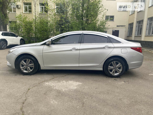 Хендай Соната, об'ємом двигуна 2 л та пробігом 372 тис. км за 8700 $, фото 4 на Automoto.ua