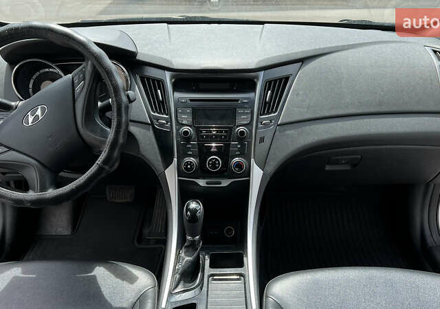 Хендай Соната, об'ємом двигуна 2 л та пробігом 168 тис. км за 8500 $, фото 18 на Automoto.ua