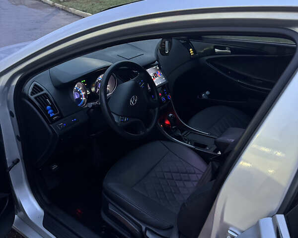 Хендай Соната, объемом двигателя 2 л и пробегом 321 тыс. км за 6999 $, фото 4 на Automoto.ua