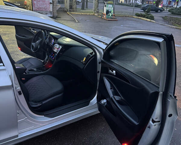 Хендай Соната, объемом двигателя 2 л и пробегом 321 тыс. км за 6999 $, фото 6 на Automoto.ua