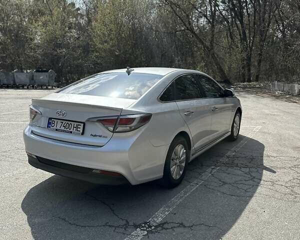 Хендай Соната, объемом двигателя 2 л и пробегом 443 тыс. км за 10950 $, фото 4 на Automoto.ua
