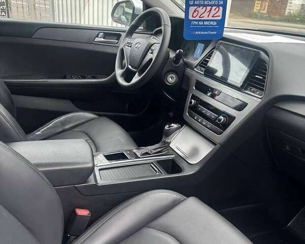 Хендай Соната, объемом двигателя 2 л и пробегом 354 тыс. км за 9490 $, фото 6 на Automoto.ua