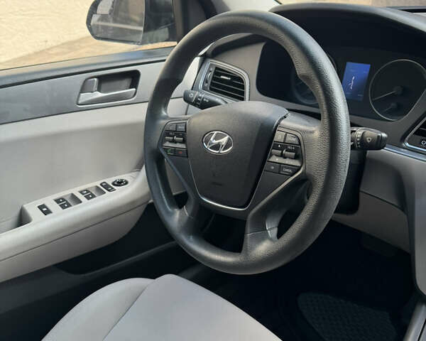 Хендай Соната, объемом двигателя 2.4 л и пробегом 111 тыс. км за 14000 $, фото 6 на Automoto.ua
