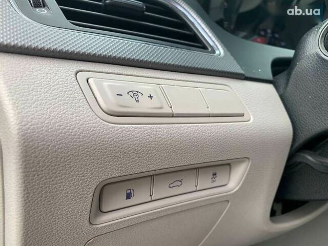 Хендай Соната, об'ємом двигуна 0 л та пробігом 312 тис. км за 10490 $, фото 17 на Automoto.ua