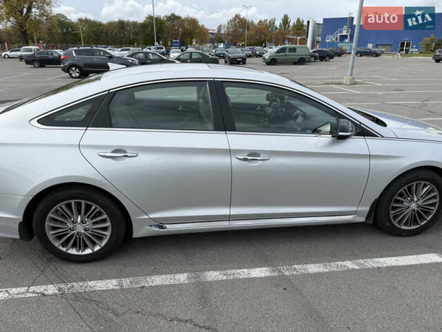 Хендай Соната, объемом двигателя 2.36 л и пробегом 111 тыс. км за 11800 $, фото 2 на Automoto.ua