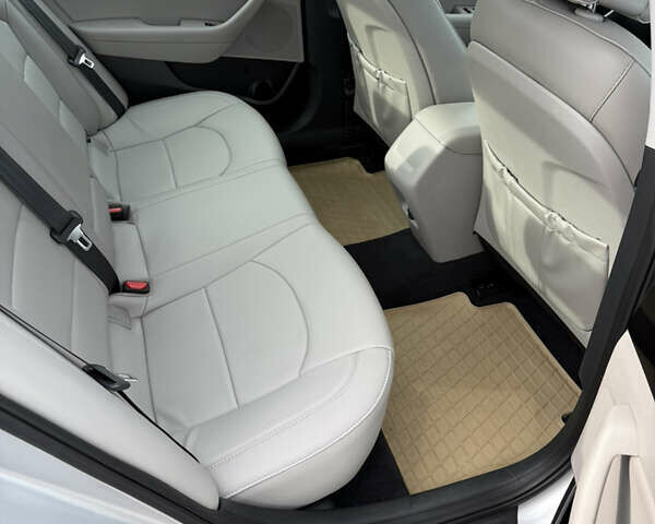 Хендай Соната, объемом двигателя 2.36 л и пробегом 111 тыс. км за 11800 $, фото 4 на Automoto.ua