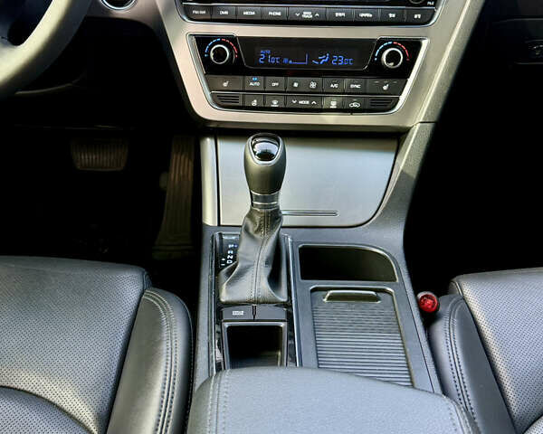 Хендай Соната, объемом двигателя 2 л и пробегом 144 тыс. км за 10500 $, фото 8 на Automoto.ua