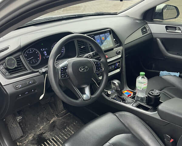 Хендай Соната, объемом двигателя 2 л и пробегом 288 тыс. км за 10800 $, фото 7 на Automoto.ua