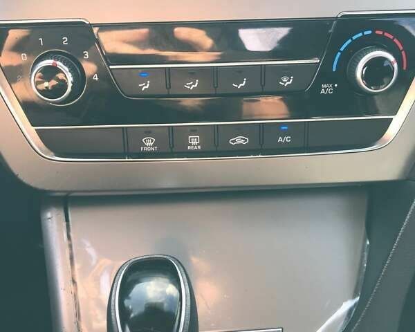 Хендай Соната 2017 у Києві на Automoto.ua Хендай Соната, об'ємом двигуна 2 л та пробігом 418 тис. км за 9490 $, фото 4 на Automoto.ua