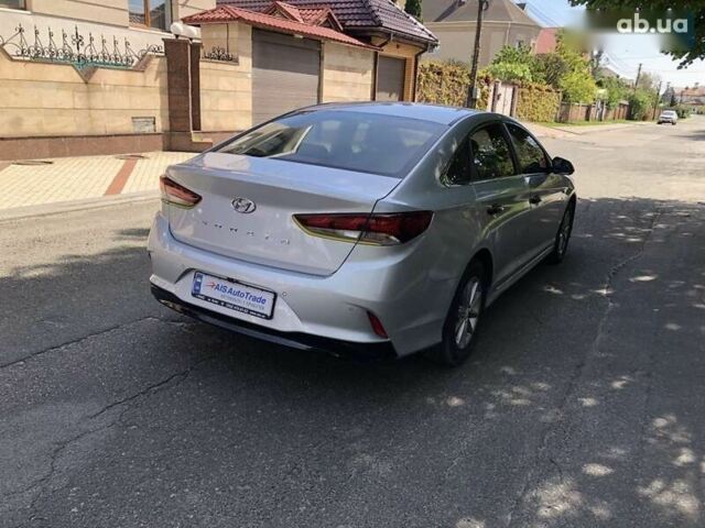 Хендай Соната, об'ємом двигуна 2 л та пробігом 389 тис. км за 11290 $, фото 5 на Automoto.ua