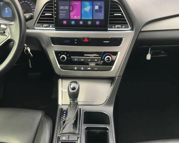 Хендай Соната 2017 у Києві на Automoto.ua Хендай Соната, об'ємом двигуна 2 л та пробігом 352 тис. км за 10490 $, фото 7 на Automoto.ua