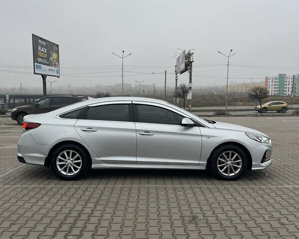 Хендай Соната, объемом двигателя 2 л и пробегом 288 тыс. км за 10800 $, фото 2 на Automoto.ua