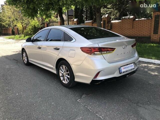 Хендай Соната, об'ємом двигуна 2 л та пробігом 389 тис. км за 11290 $, фото 4 на Automoto.ua