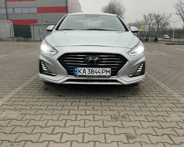 Хендай Соната, объемом двигателя 2 л и пробегом 288 тыс. км за 10800 $, фото 1 на Automoto.ua