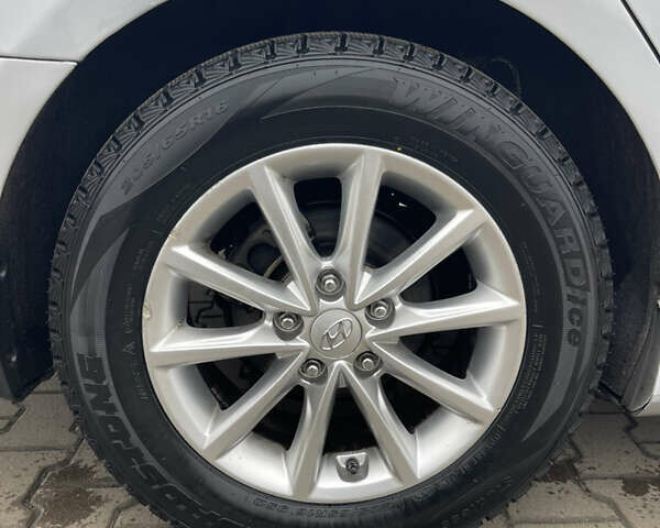 Хендай Соната, объемом двигателя 2 л и пробегом 288 тыс. км за 10800 $, фото 6 на Automoto.ua