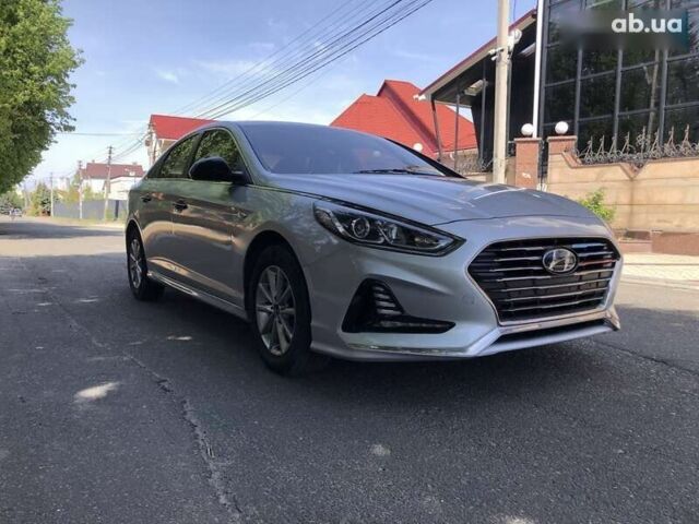 Хендай Соната, об'ємом двигуна 2 л та пробігом 389 тис. км за 11290 $, фото 1 на Automoto.ua